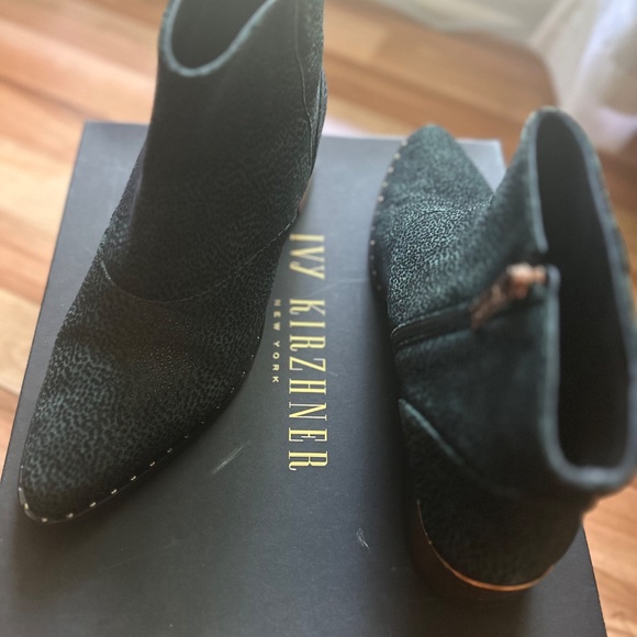 Rose Gold Surprise with Green - Picture 10 of 12